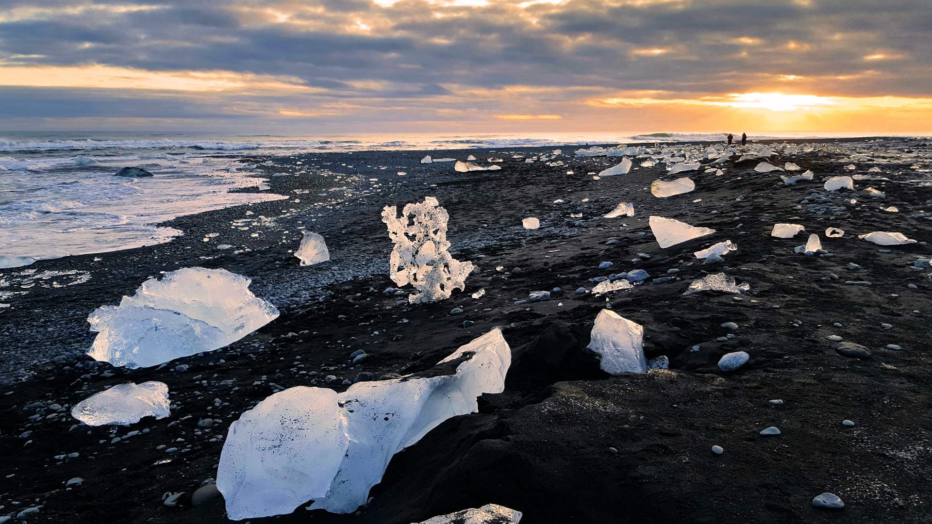 Diamond Beach near Jökulsárlón glacier lagoon, Iceland