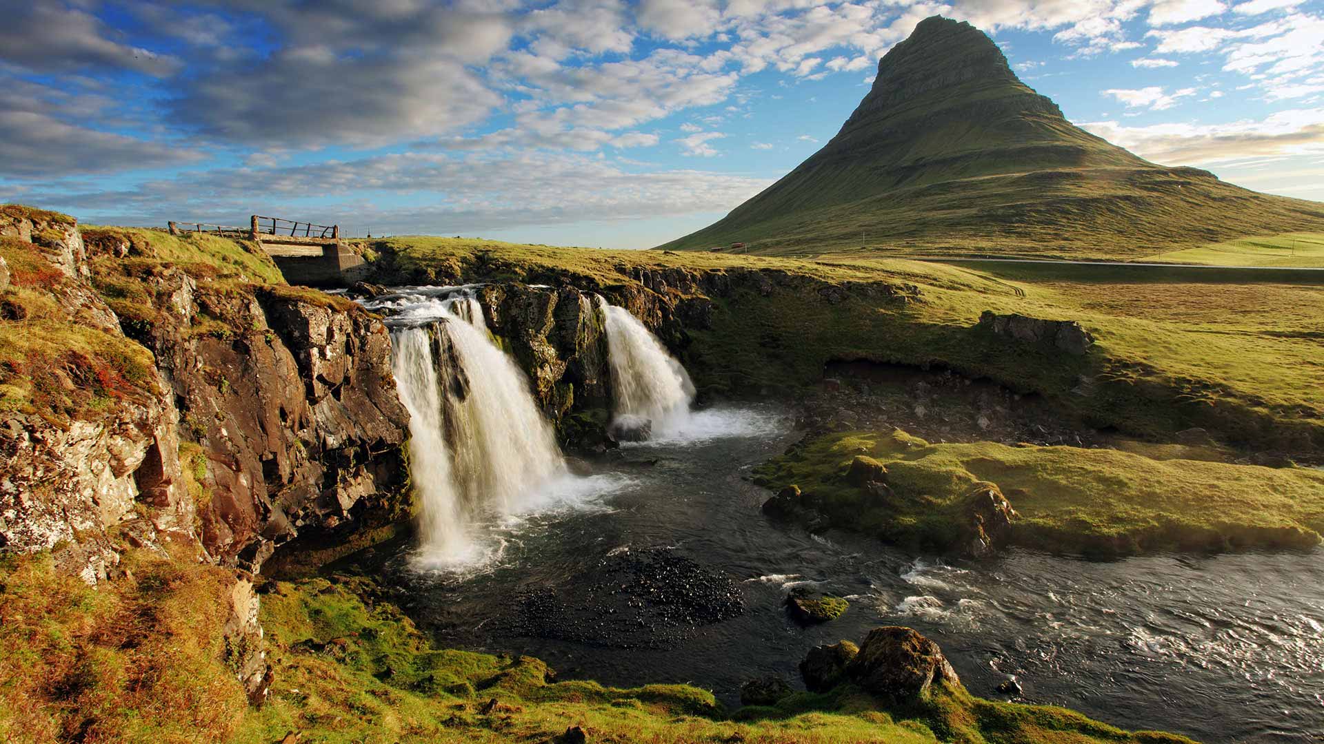 kirkjufell in snaefellsness peninsula