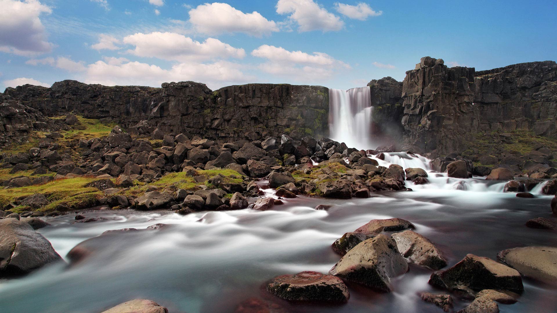 Rosnarfoss Waterfall in Þingvellir