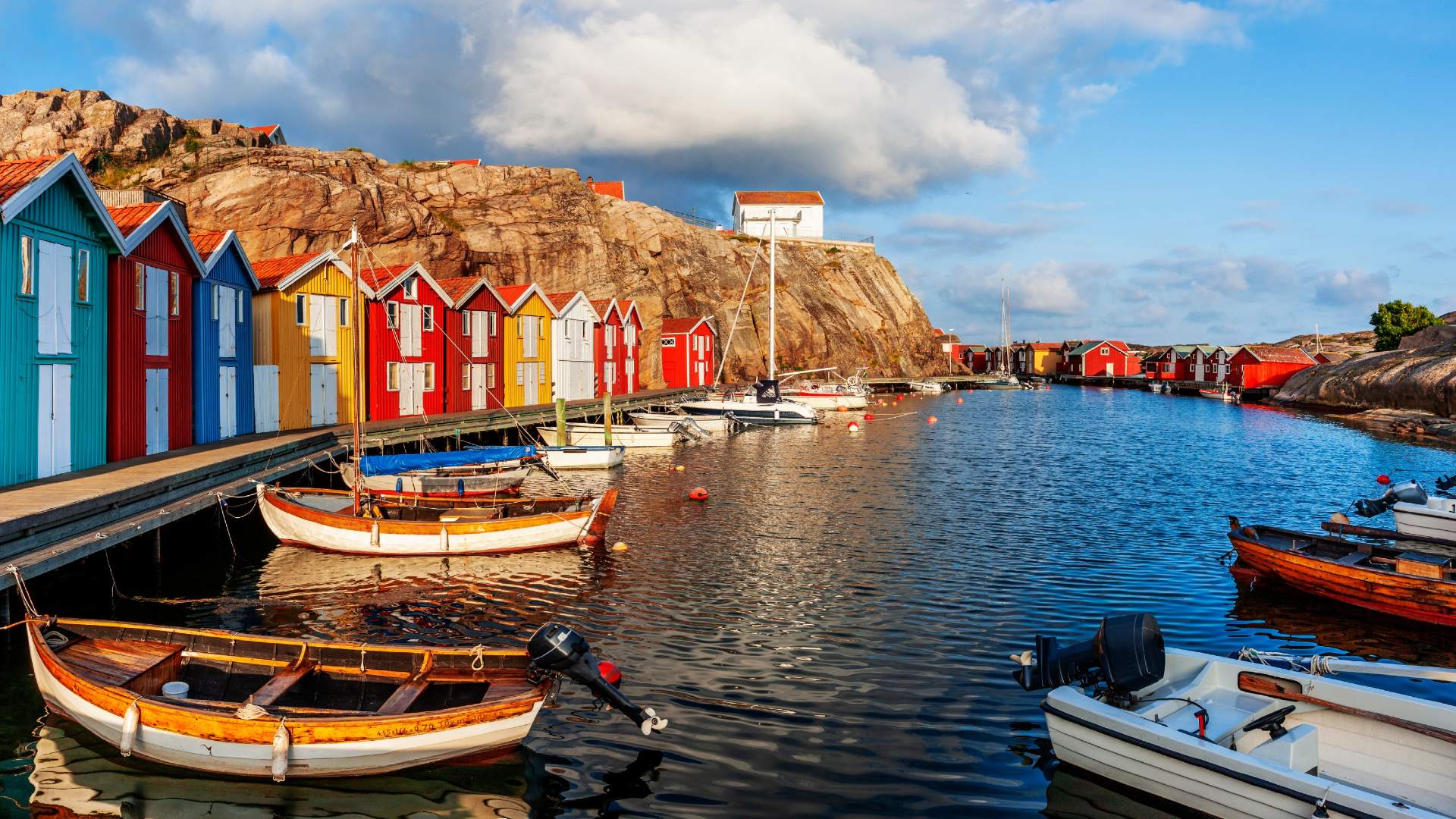 Colourful seaside village – Bootshäuschen, Sweden